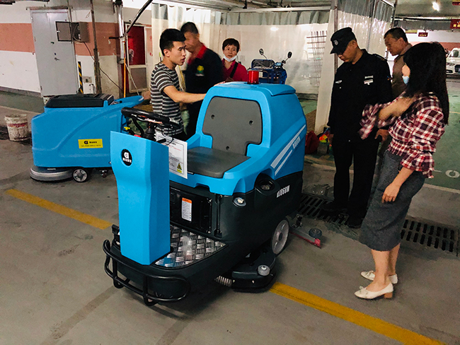  鼎潔盛世洗地機(jī)助力小區(qū)停車場，零差評57